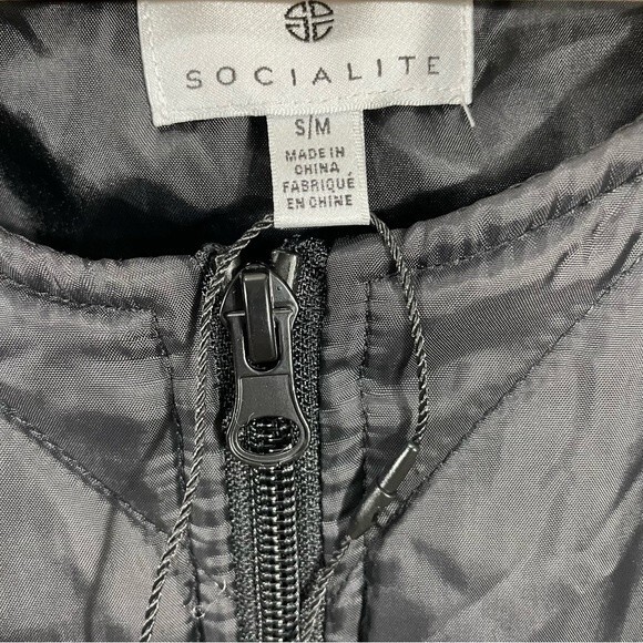 NWT Socialite Mae Quilted Vest S/M FabFitFun Black Lightweight NEW - Picture 4 of 7